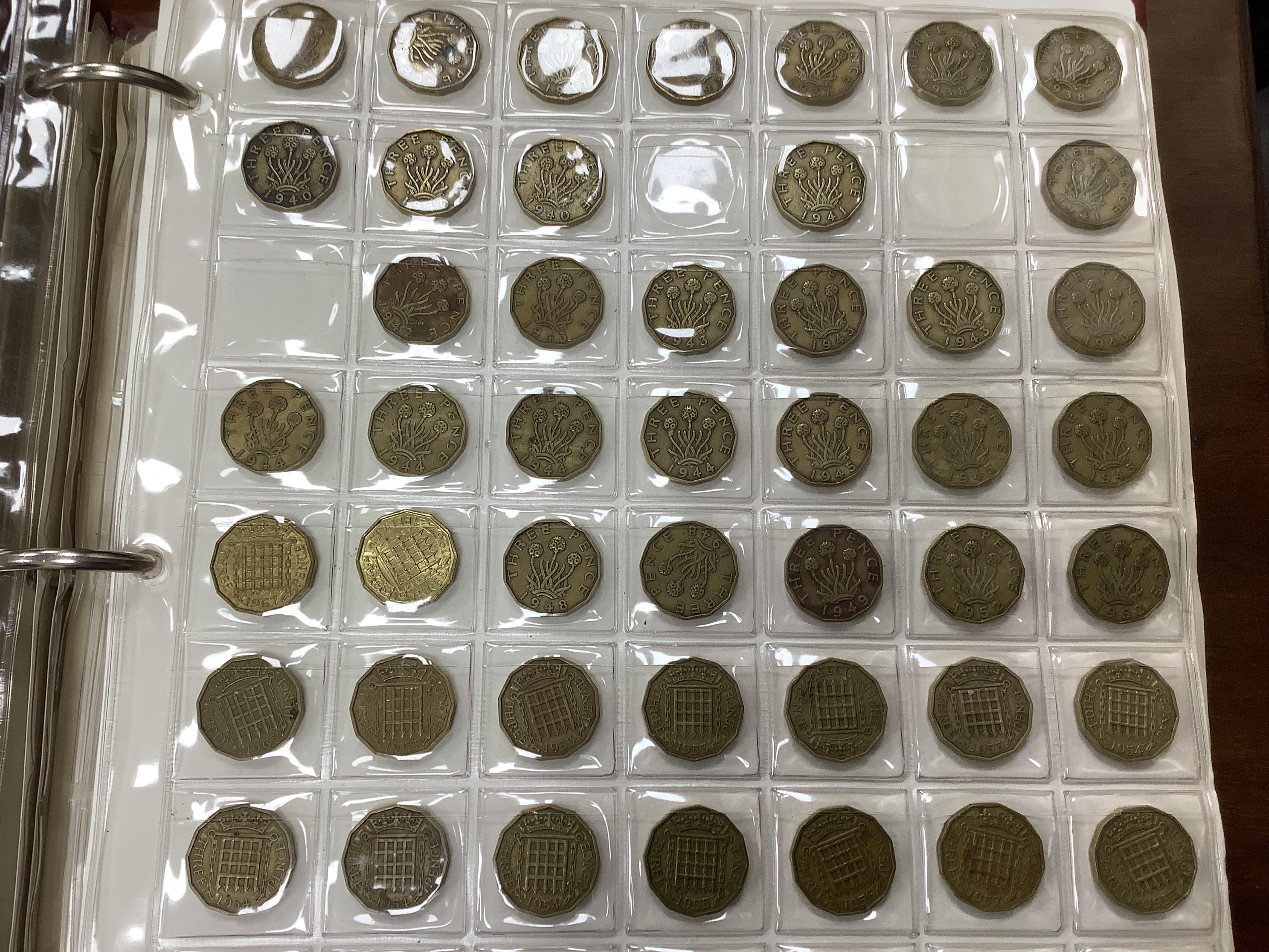 British and world coins and banknotes, 19th/20th century, highlights include –, Edward VII to George VI florins, 1933-1967 halfcrowns, QEII commemorative crowns, Victoria to Elizabeth II pennies, farthings, 3d and shilli